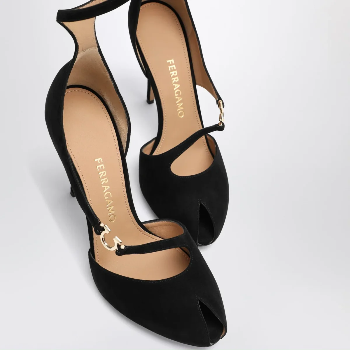 Décolleté con dettaglio Gancini - Image 6