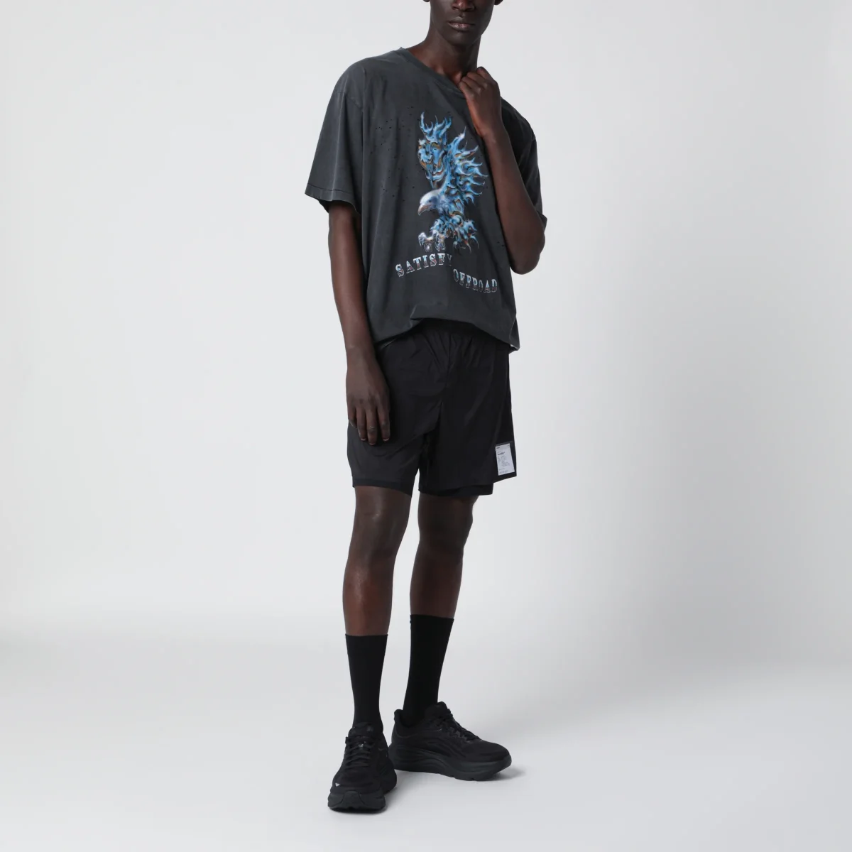 T‑Shirt MothTech Aged Black con stampa logo – Image 3