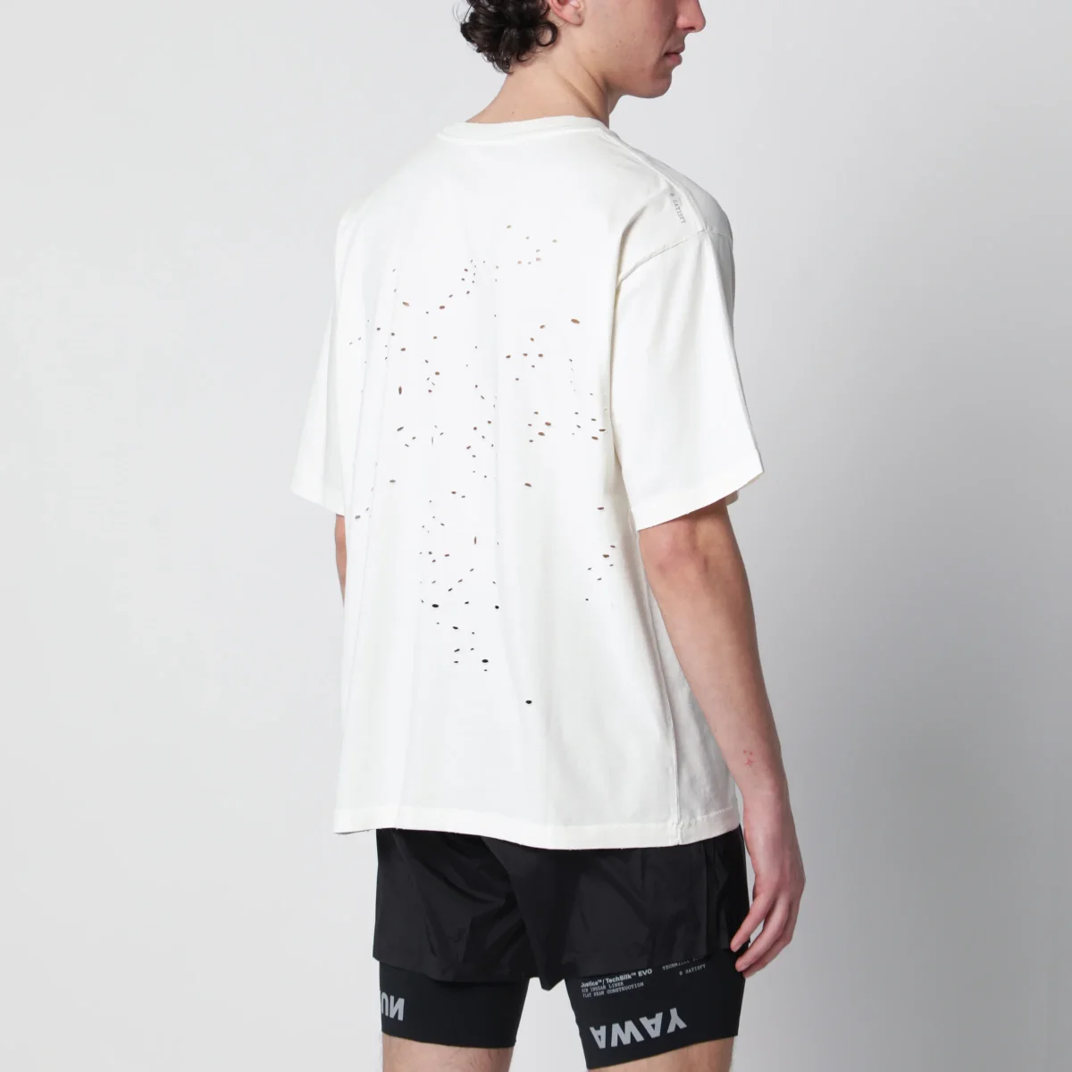 T‑Shirt MothTech Aged Ecru con fori – Image 4