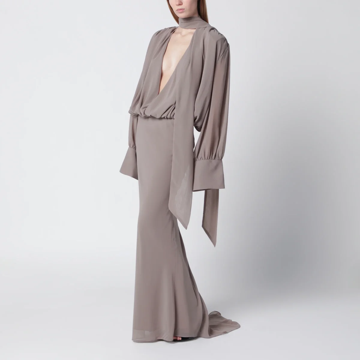 Abito lungo in chiffon color taupe – Image 3