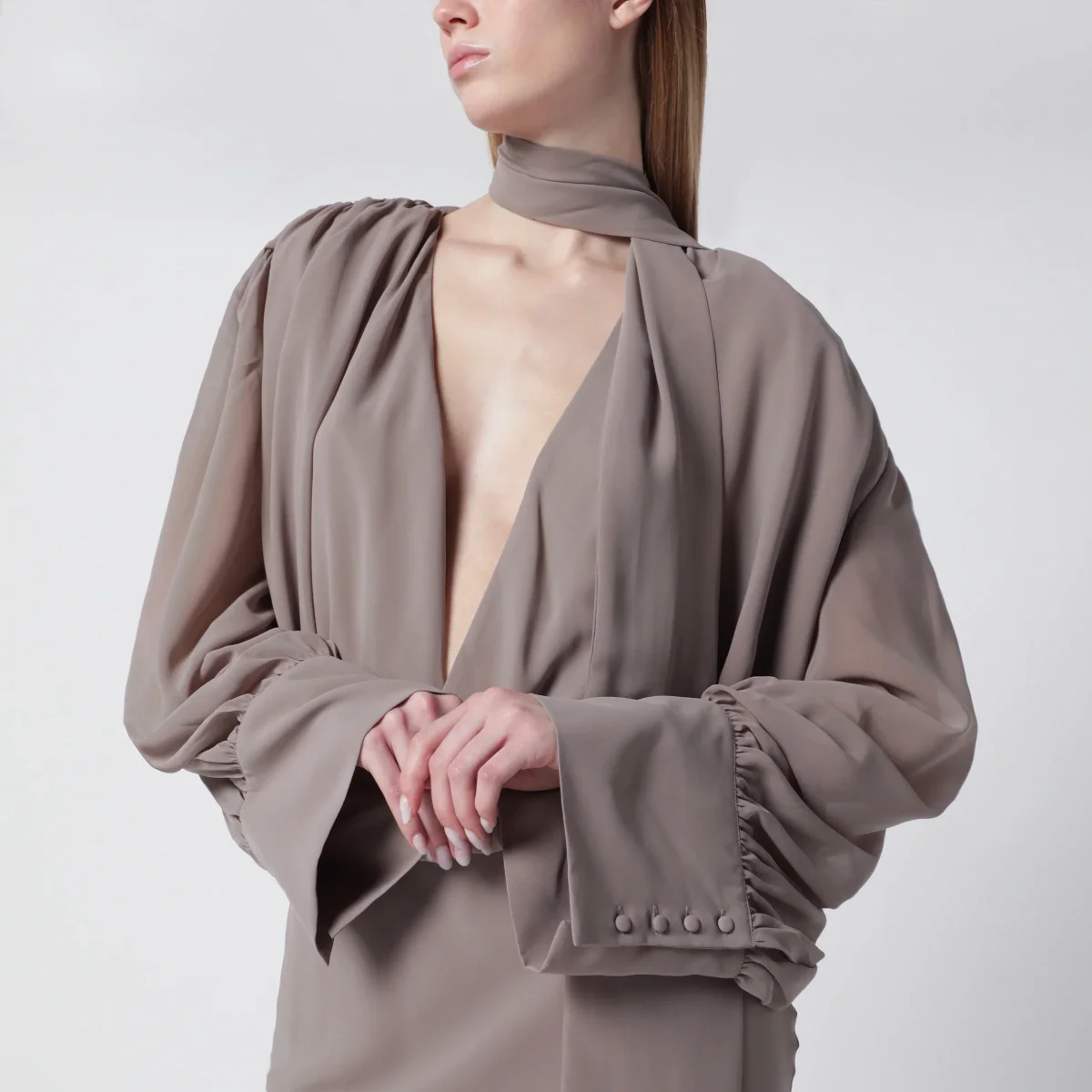 Abito lungo in chiffon color taupe – Image 5