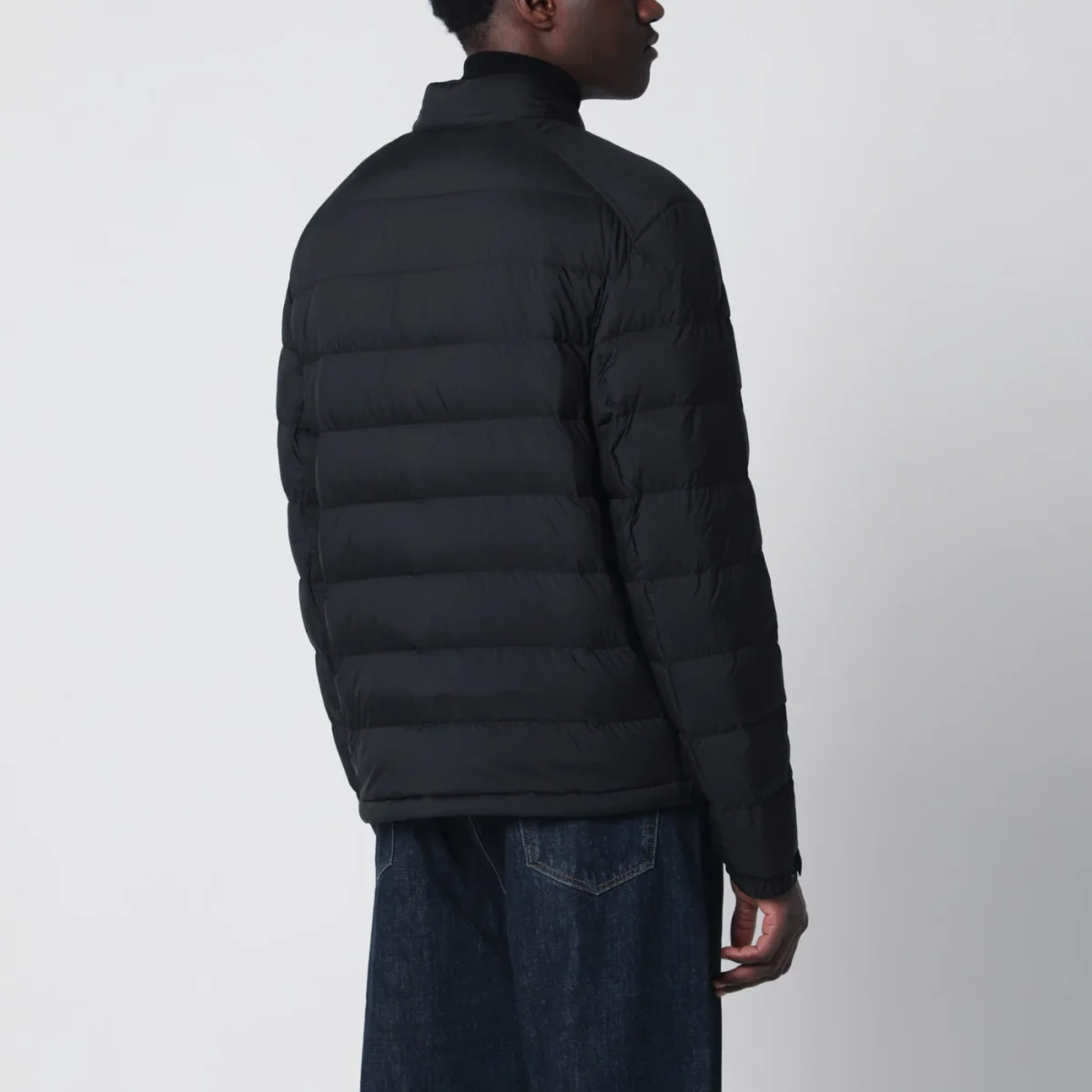 Piumino slim-fit in shell nero con logo applicato - Image 4