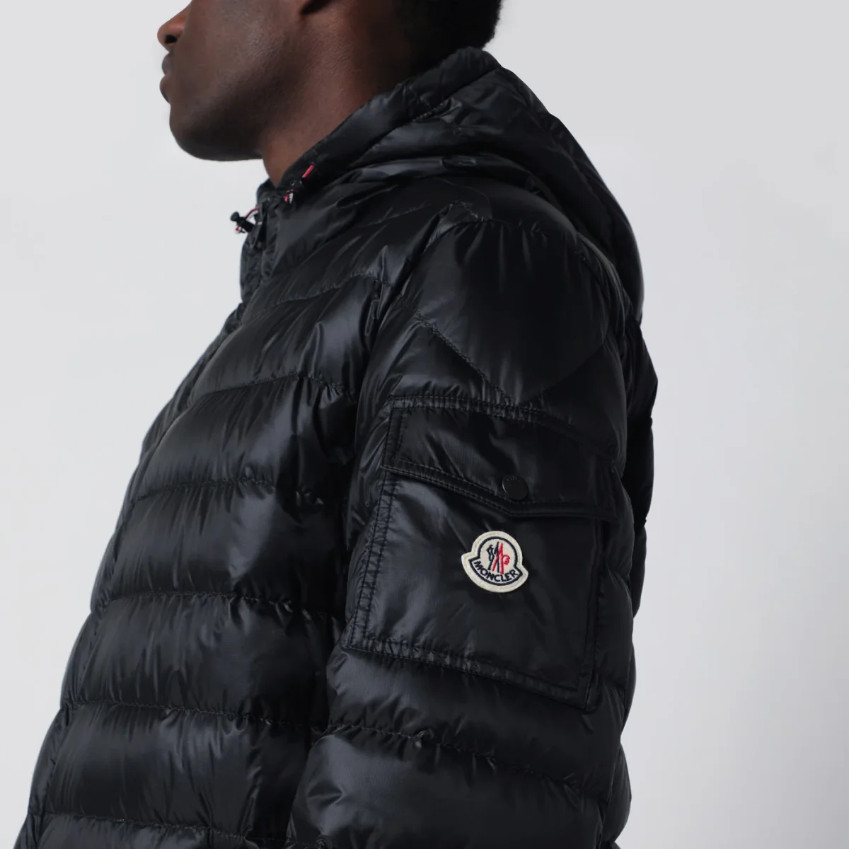 Piumino corto Najan con cappuccio nero - Image 5