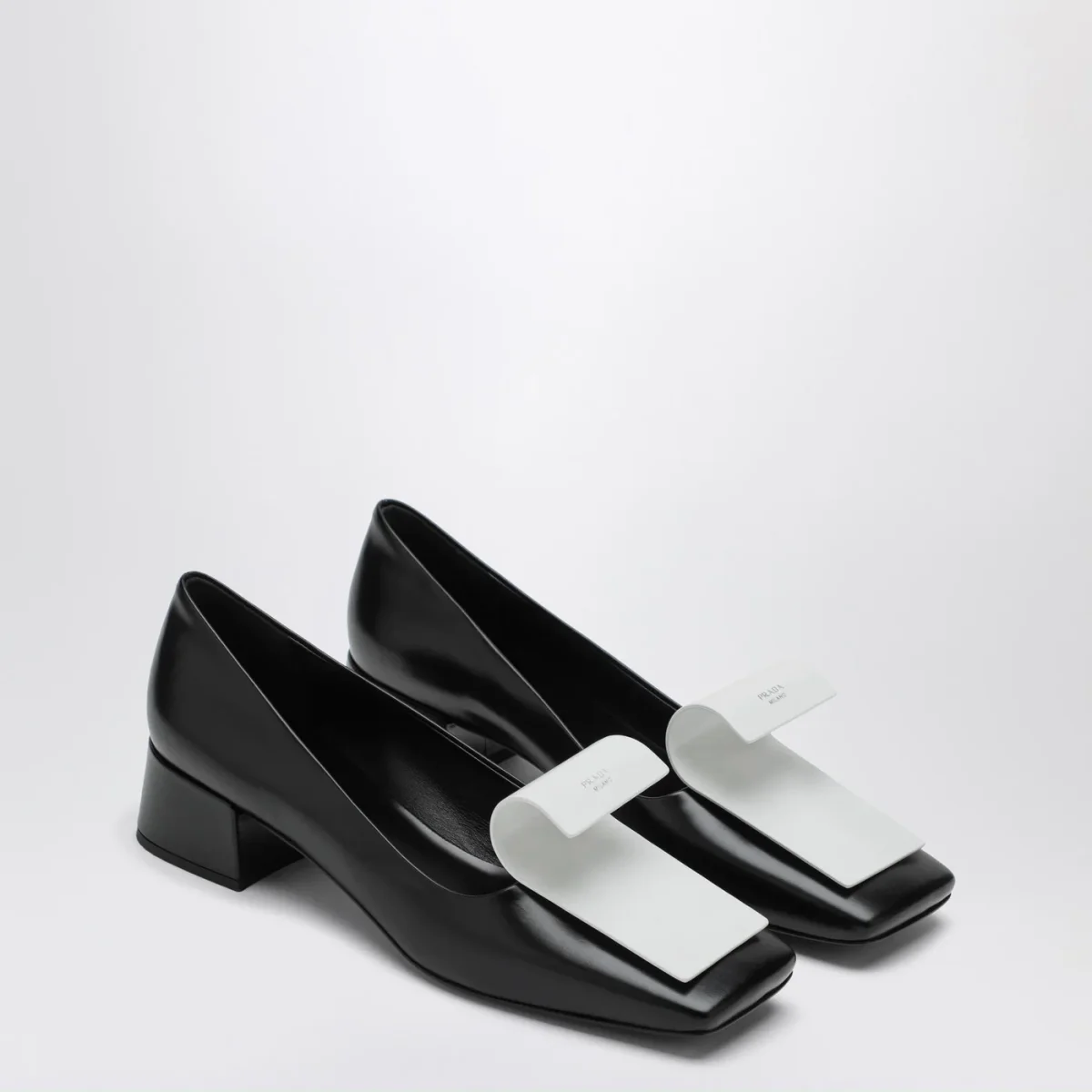 Décolleté in pelle nero e bianco - Image 3