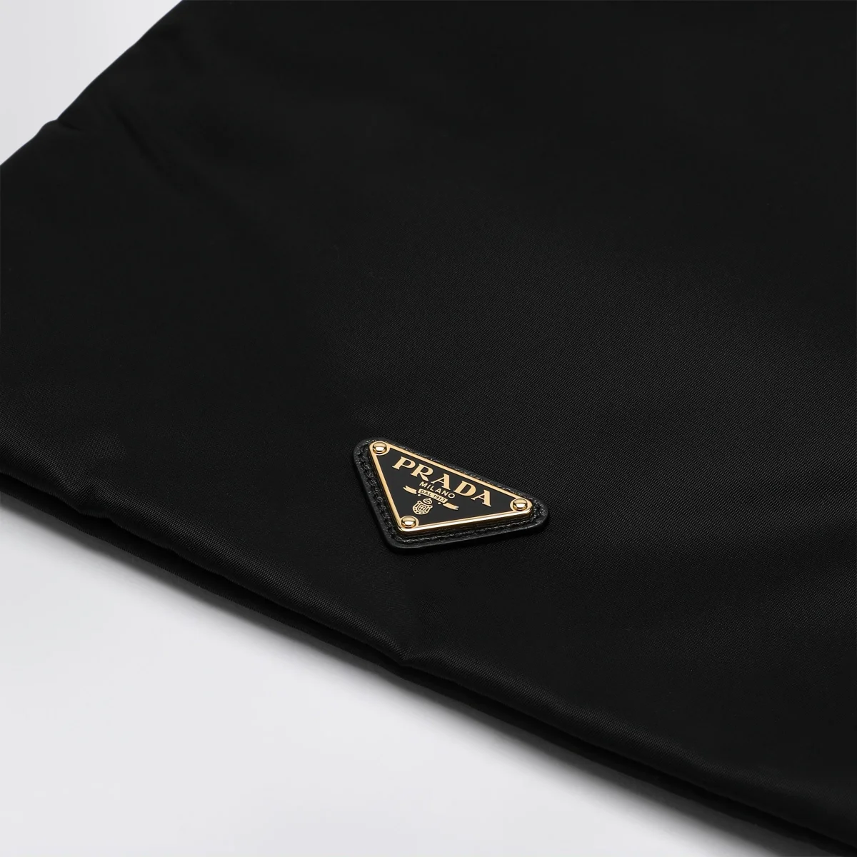 Pouch Prada Wish nera in Re-Nylon - Image 7