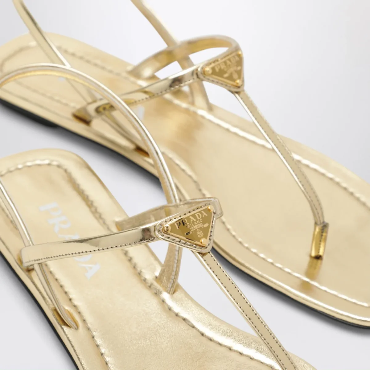 Sandalo infradito color platino – Image 6