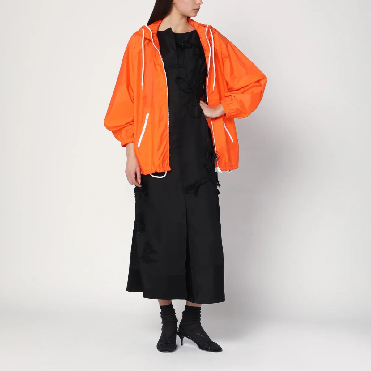 Impermeabile arancione in Re-Nylon leggero - Image 3