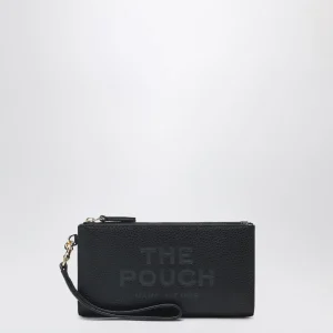 The Pouch nera in pelle martellata