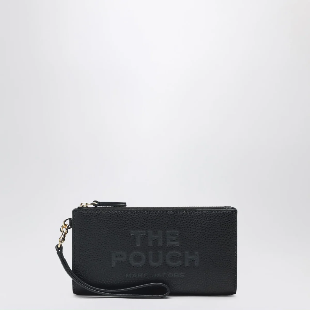 The Pouch nera in pelle martellata