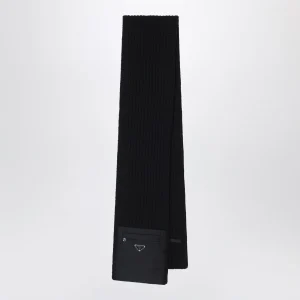 Sciarpa nera in lana con tasca in Re-Nylon