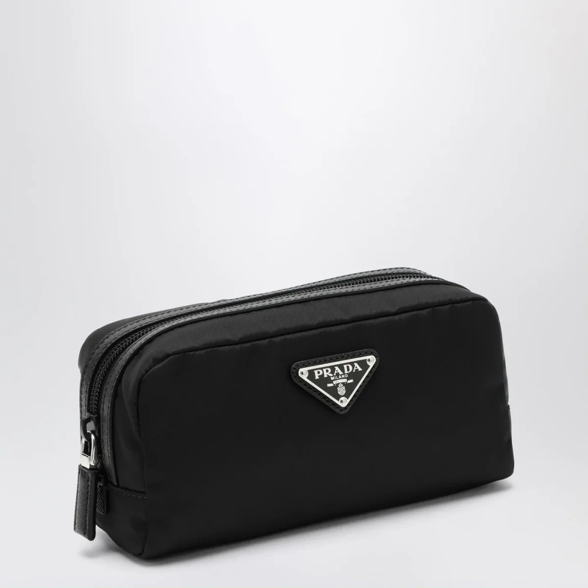 Beauty-case in Re-Nylon nero con logo