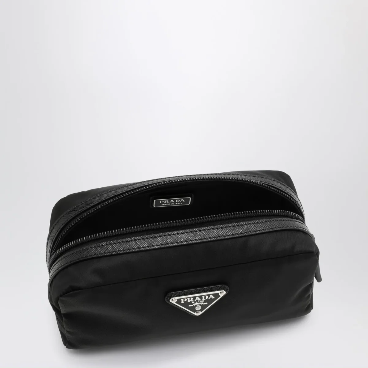 Beauty-case in Re-Nylon nero con logo – Image 4