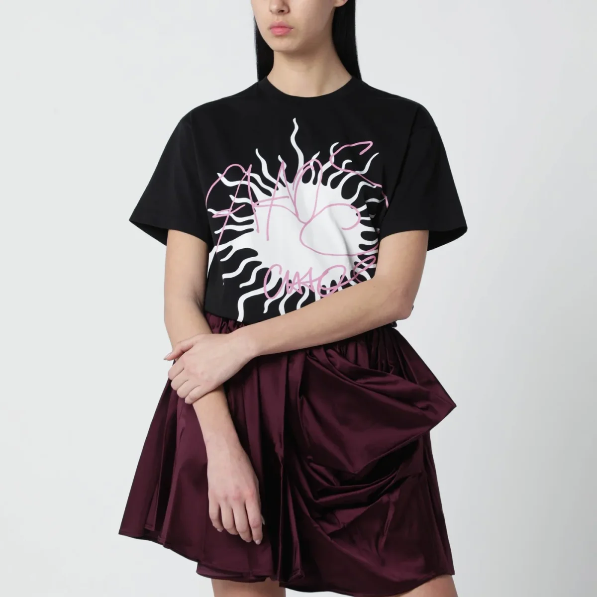 T-shirt nera con stampa logo – Image 2