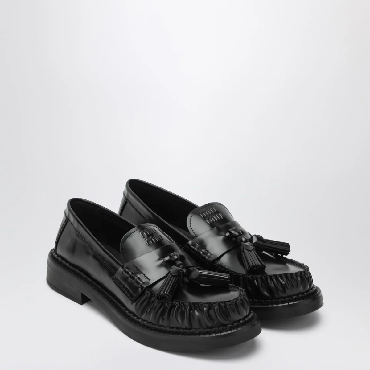 Mocassini neri in pelle spazzolata con nappine – Image 3