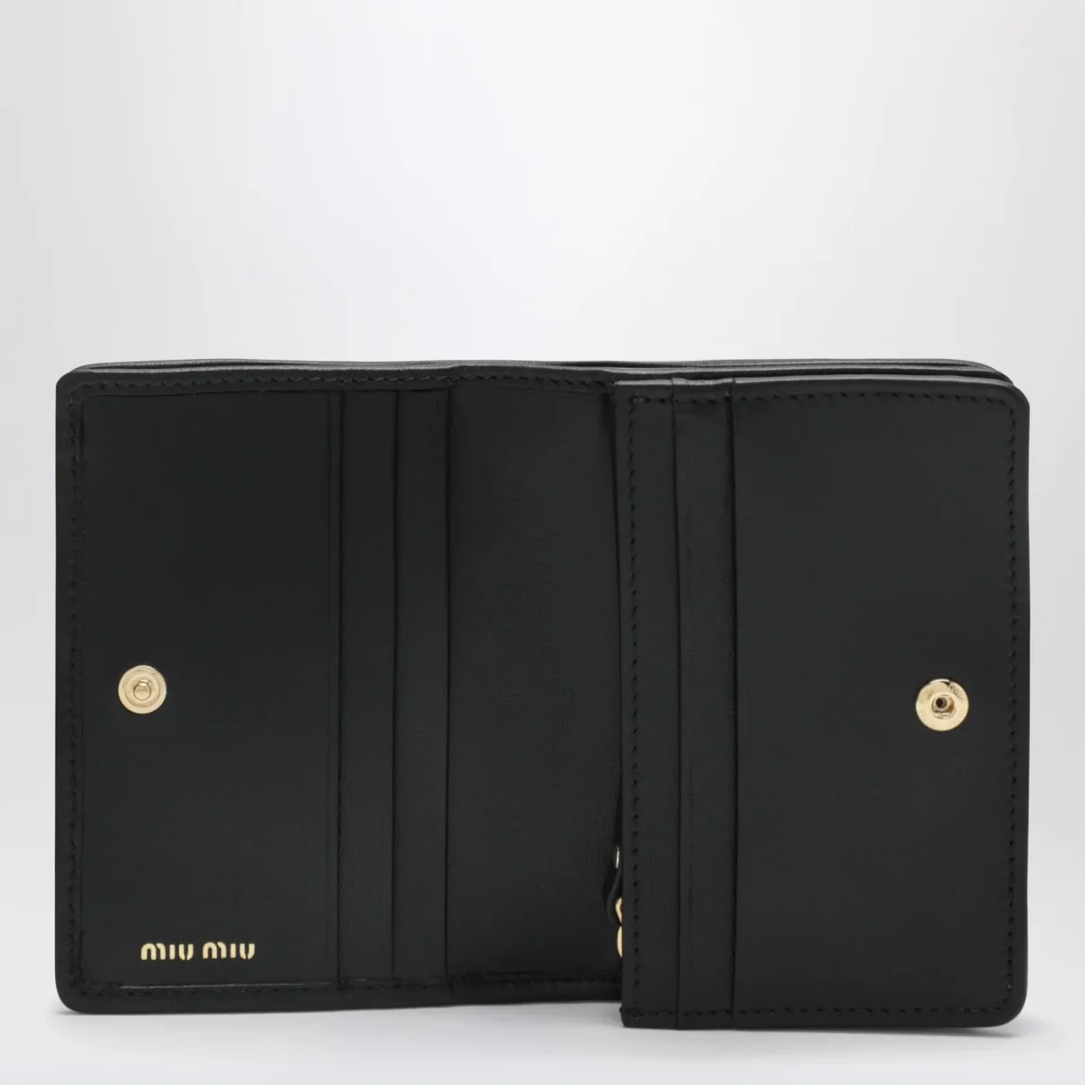 Portafoglio compatto nero in nappa matelassé - Image 4