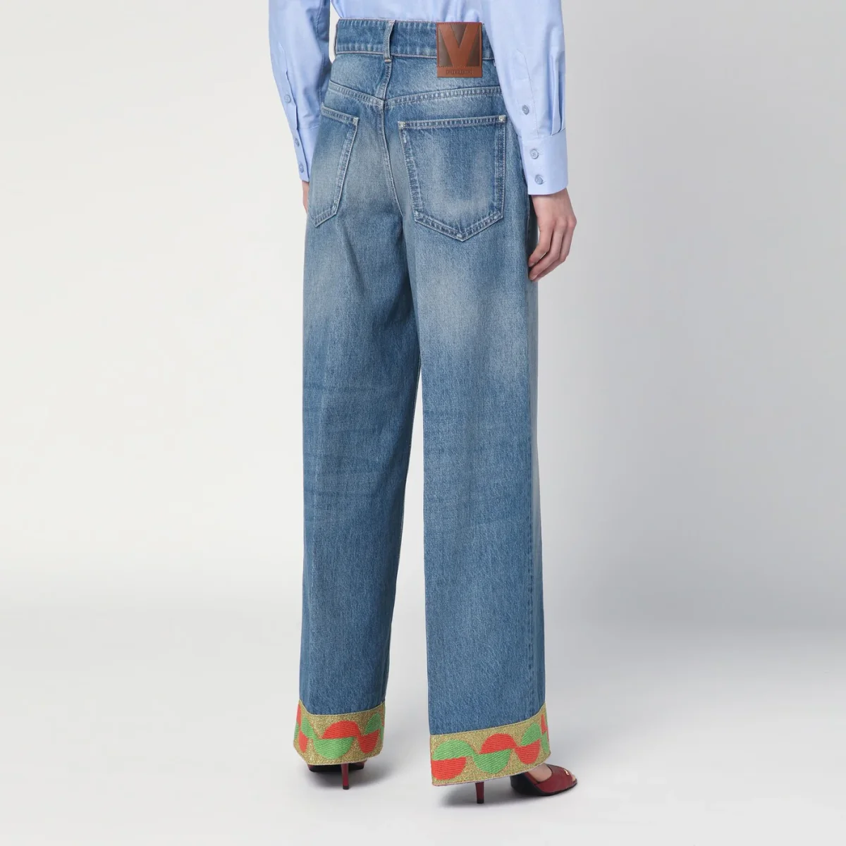 Jeans blu slavato con fondo in jacquard – Image 5