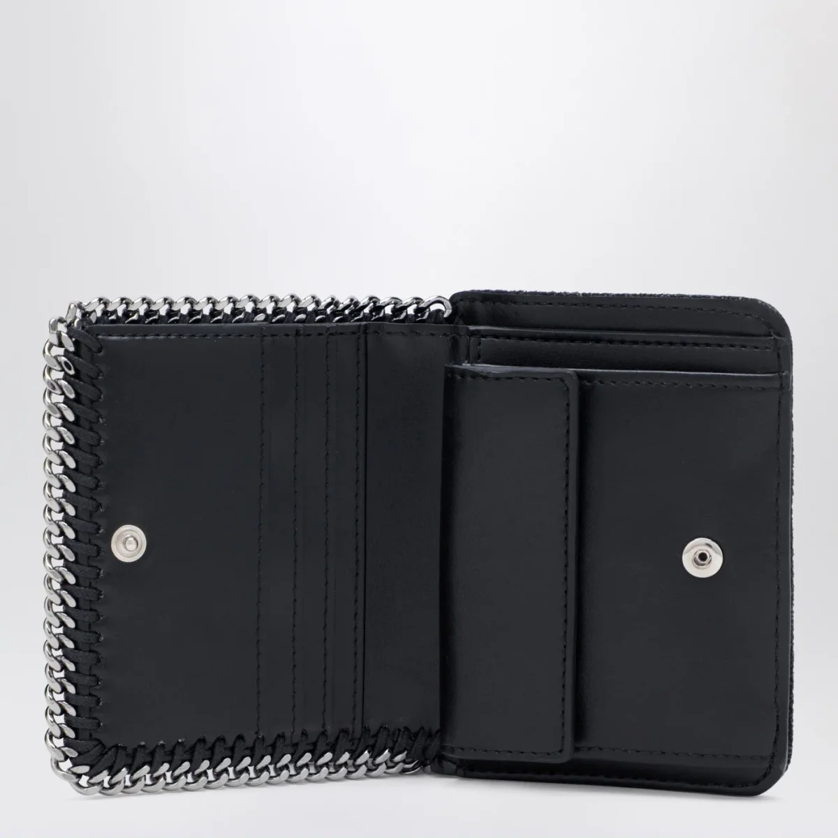 Portafoglio con patta Falabella nero - Image 4