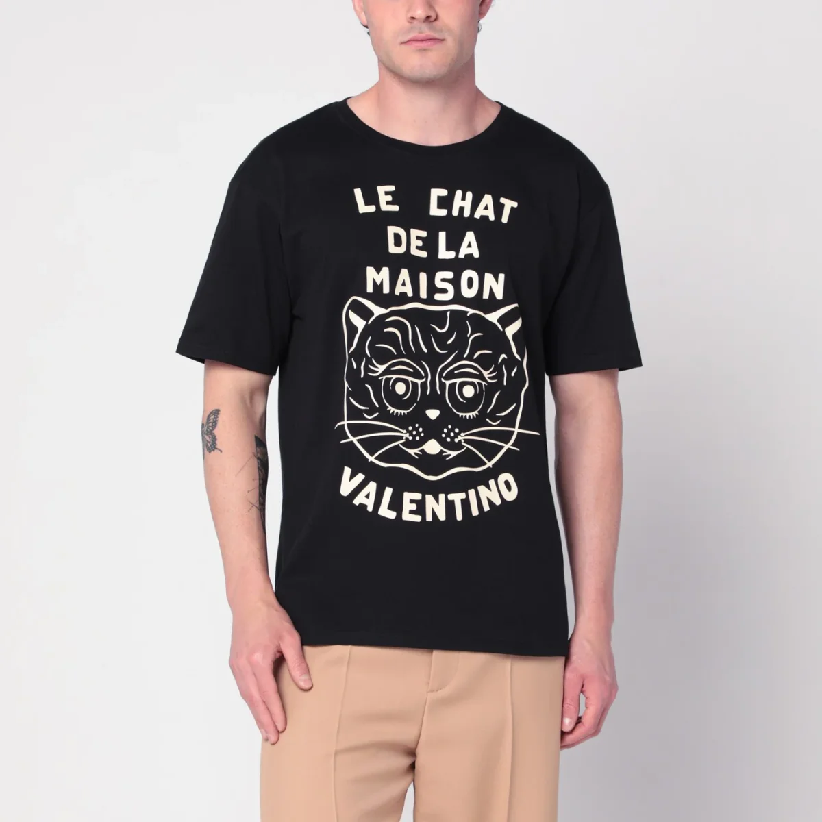 T-shirt nera con stampa Le Chat de la Maison – Image 2