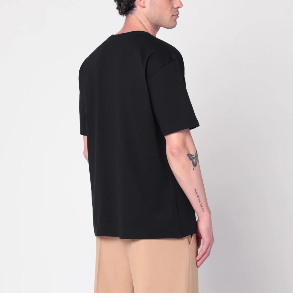 T-shirt nera con stampa Le Chat de la Maison – Image 4