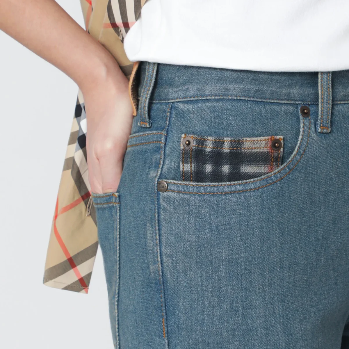 Jeans blu medio con tasca con motivo Check – Image 6