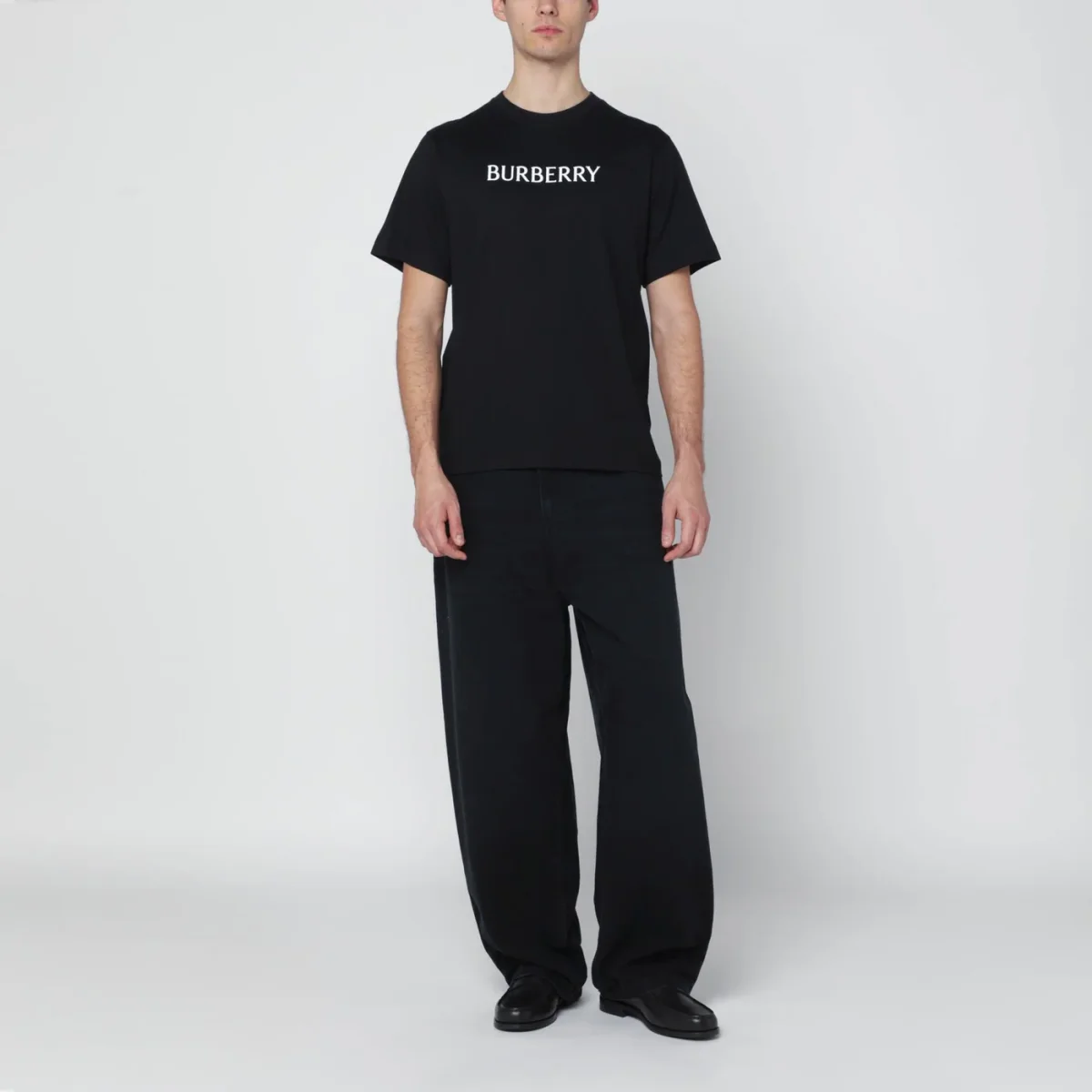 T-shirt nera con stampa logo – Image 3