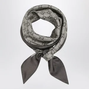 Foulard a rombo in twill di seta stampata