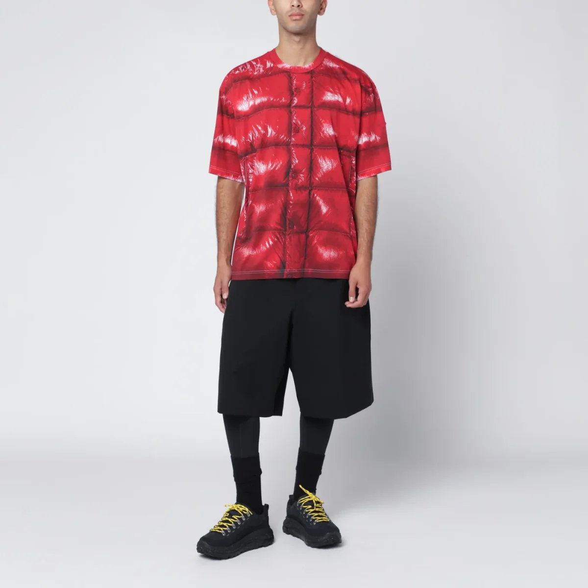 T-shirt rossa in cotone con stampa digitale - Image 3