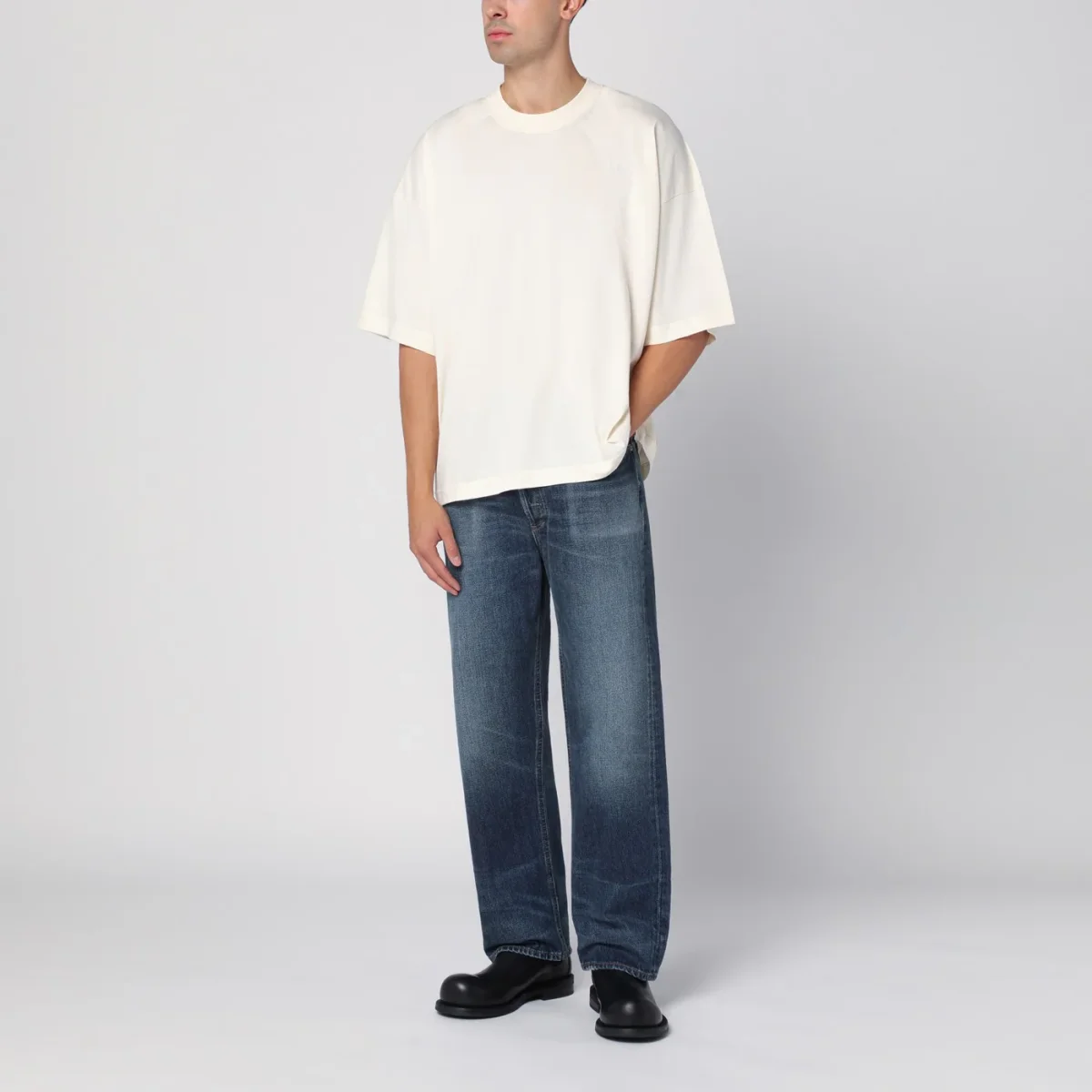 Jeans blu slavato in denim rigenerato – Image 3