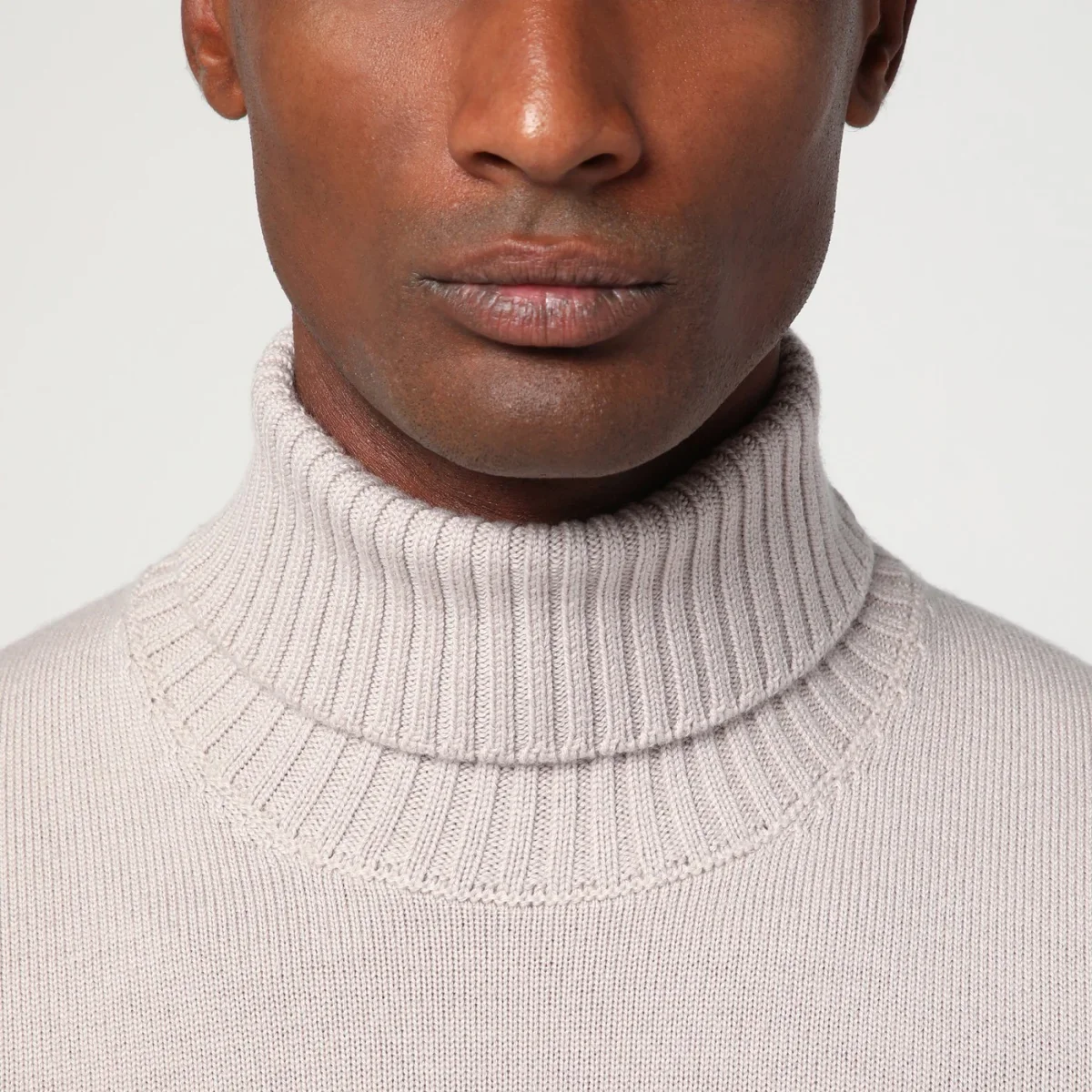 Maglia dolcevita greige in lana - Image 5