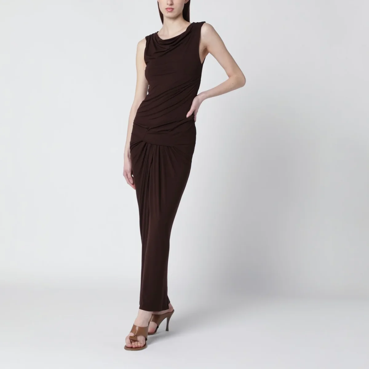 Abito color tabacco con drappeggi - Image 3