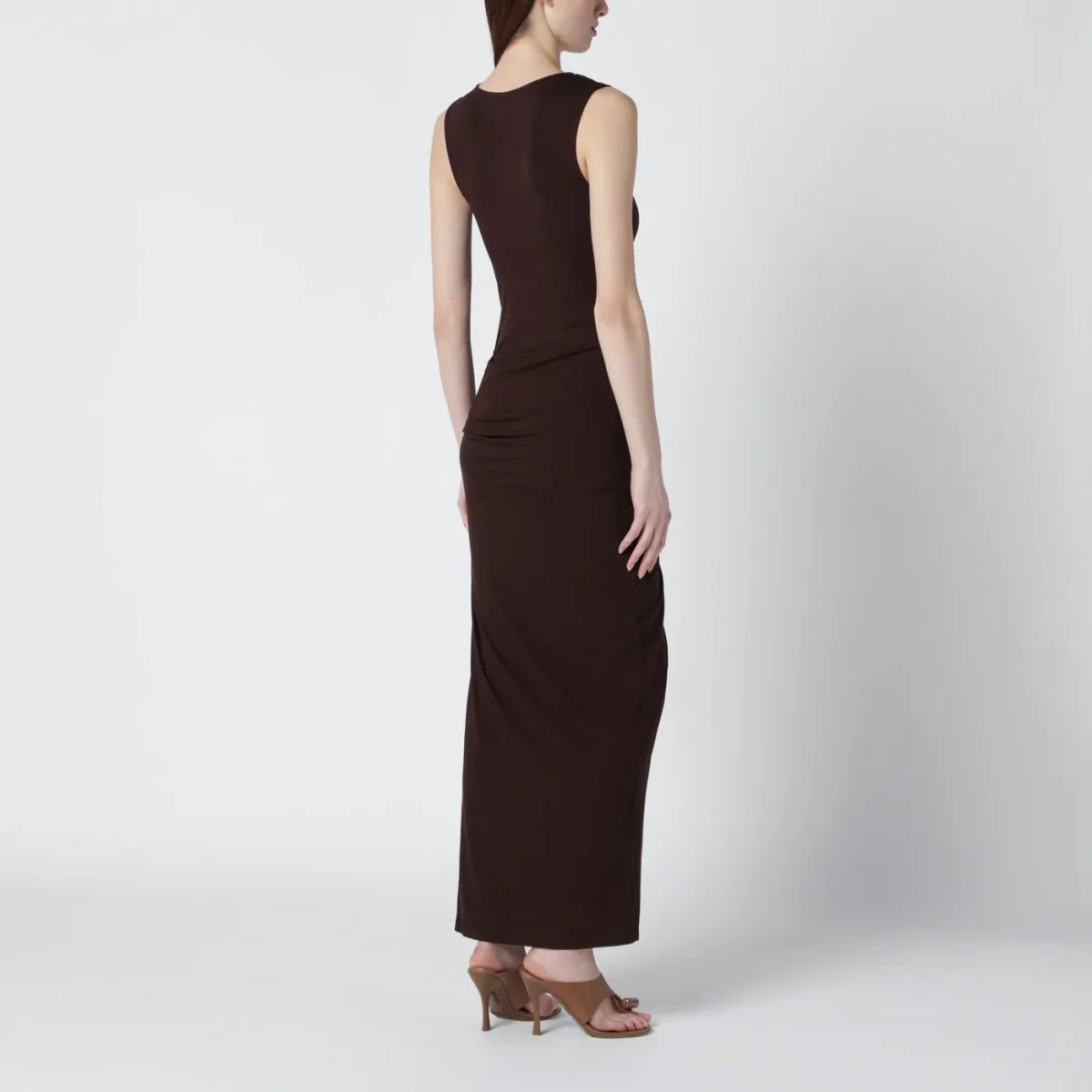 Abito color tabacco con drappeggi - Image 4