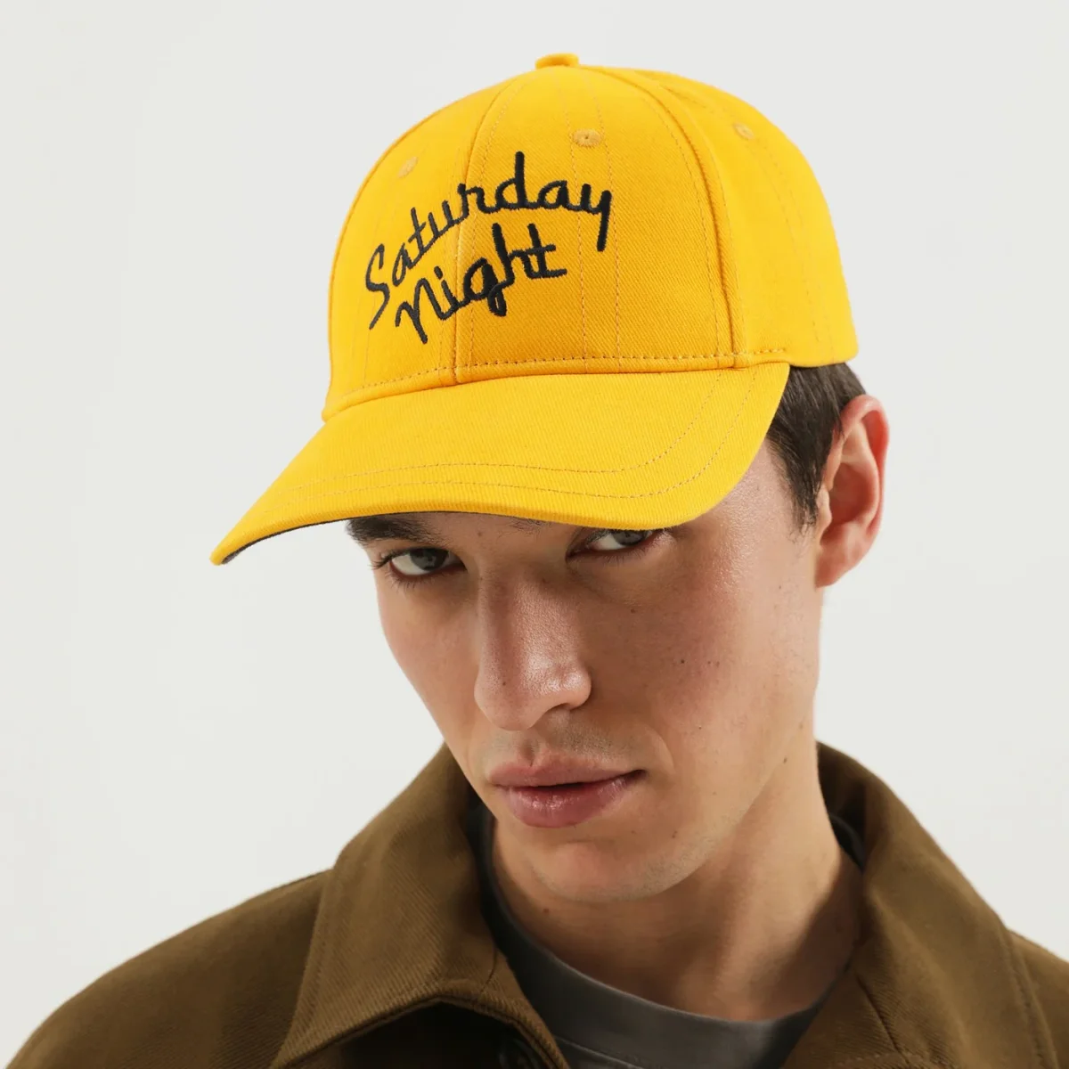 Cappello da baseball Saturday Night giallo – Image 3