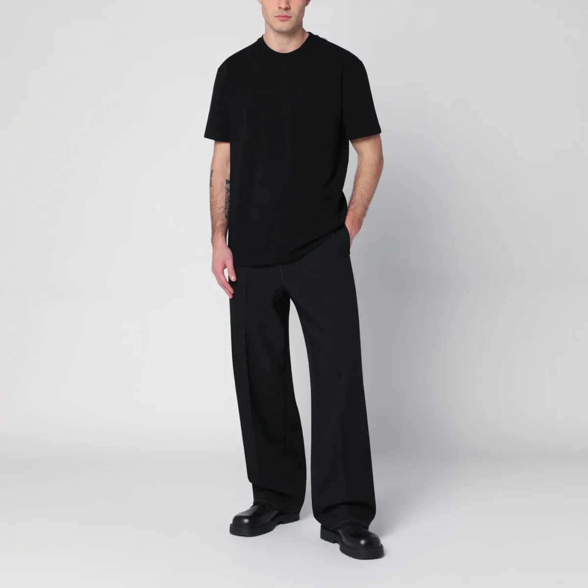 T-shirt nera in cotone – Image 3