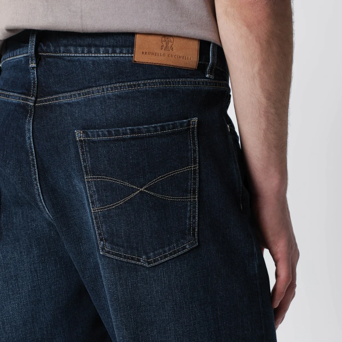 Jeans blu effetto slavato con risvolto – Image 6