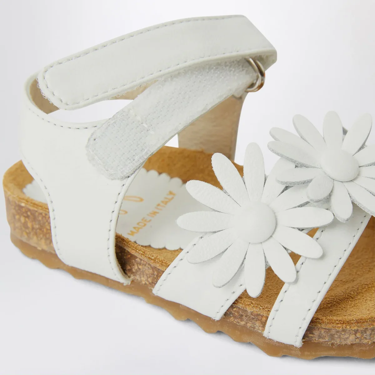 Sandalo bianco con fiori applicati - Image 4