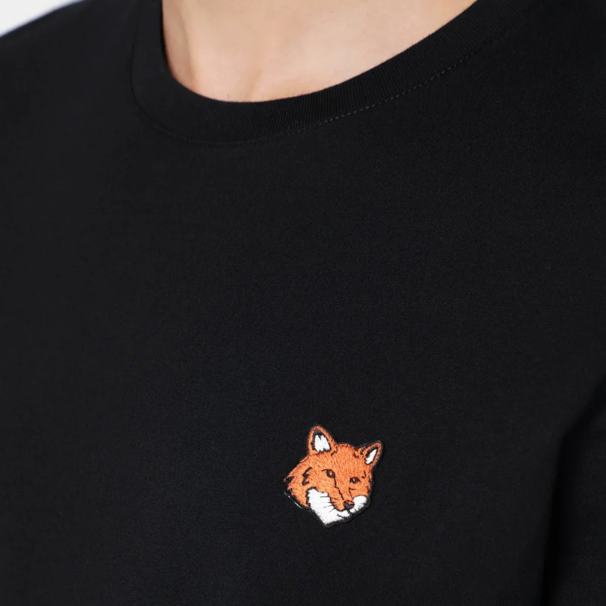 Regular T-shirt nera con patch logo – Image 5