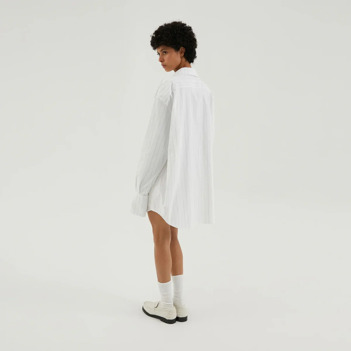 Abito chemisier a maniche lunghe bianco a righe - Image 4