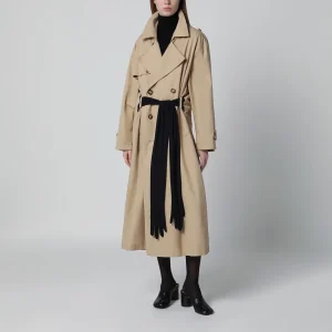 Trench in cotone beige con guanti
