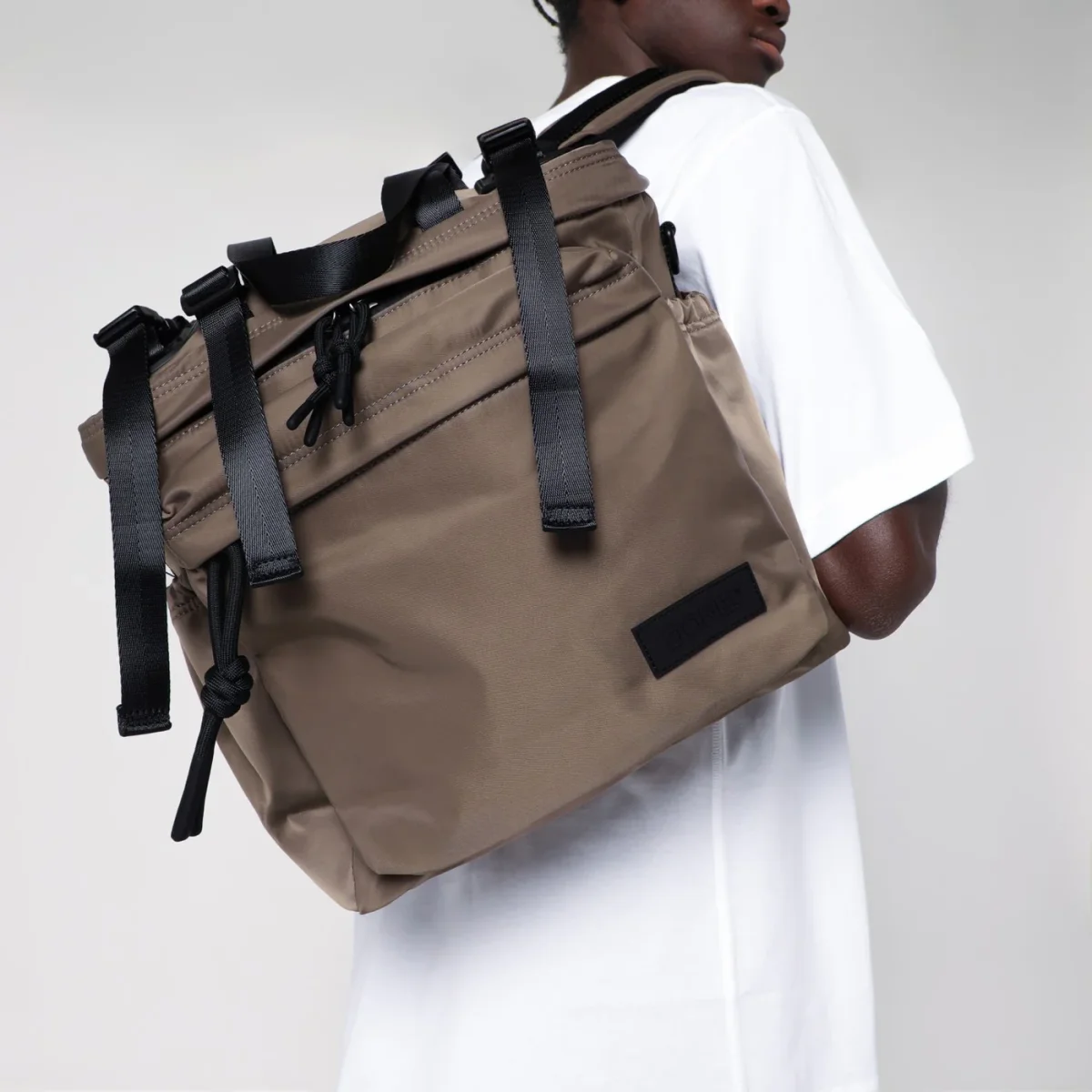 Zaino >East+West< grigio – Image 3